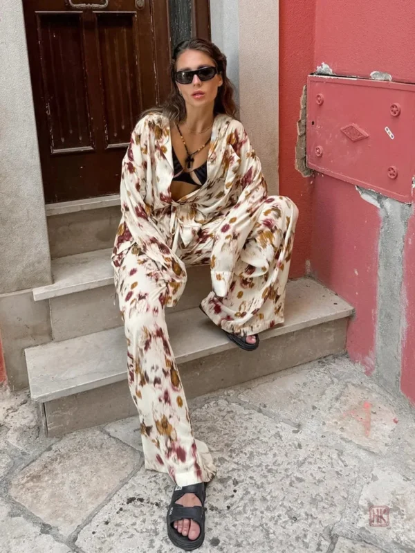 Look décontracté avec kimono imprimé