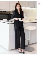 Kimono léger noir, parfait pour les journées décontractées
