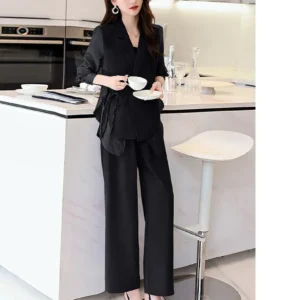 Kimono léger noir, parfait pour les journées décontractées