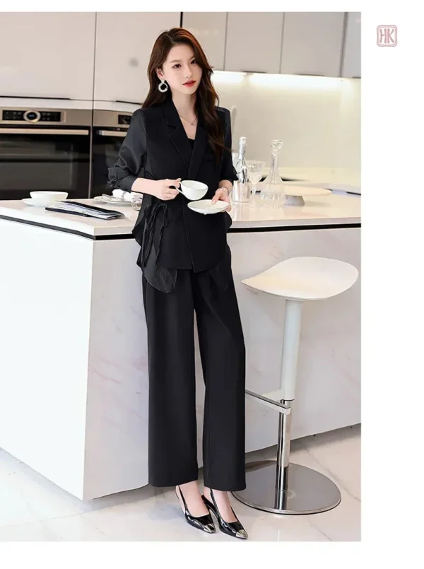 Kimono léger noir, parfait pour les journées décontractées