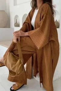 Kimono marron ample, style décontracté et tendance