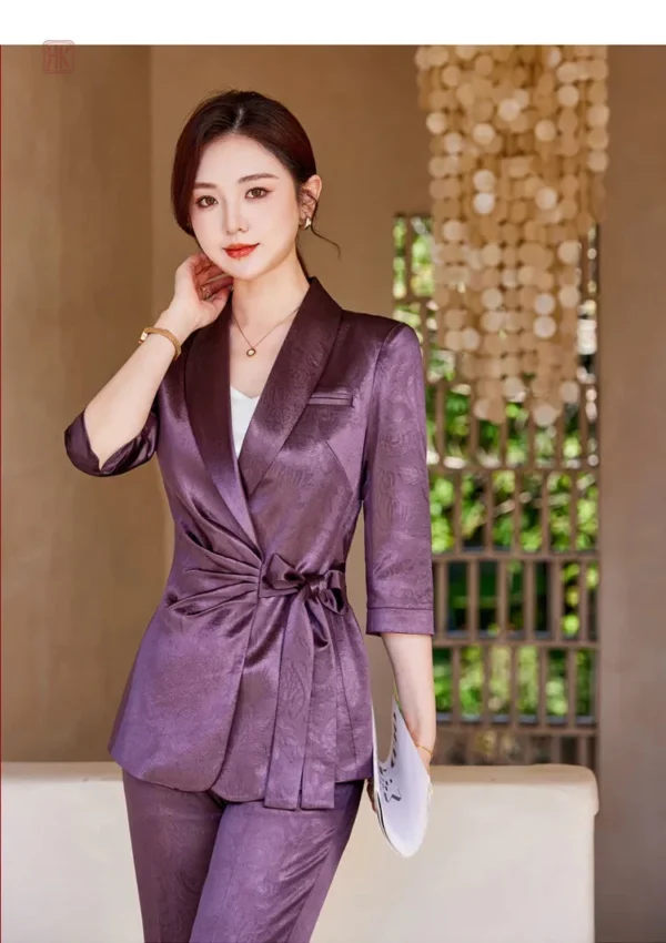 Ensemble de détente en satin mauve doux
