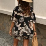 Pyjama kimono noir à motifs naturels pour un look chic
