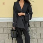 Vêtement de nuit kimono noir pour un confort optimal