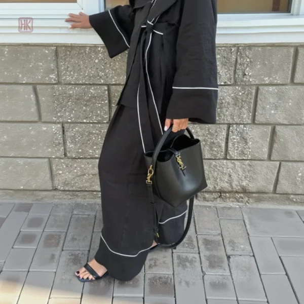 Pyjama kimono noir, coupe décontractée et élégante