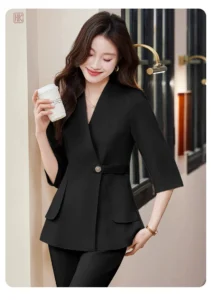 Blazer noir en kimono pour une tenue chic et décontractée