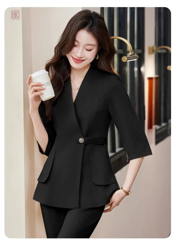 Blazer noir en kimono pour une tenue chic et décontractée