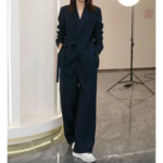 Ensemble chic en noir, style kimono moderne