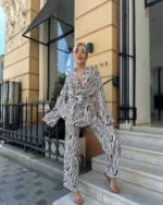 Ensemble Kimono Noir et Blanc Femme élégant et stylé