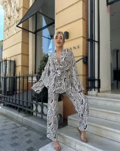 Ensemble Kimono Noir et Blanc Femme élégant et stylé