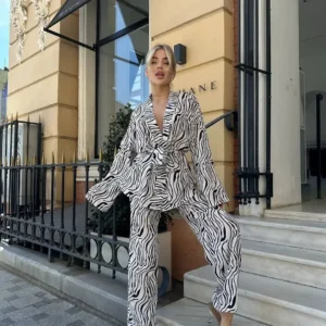 Ensemble Kimono Noir et Blanc Femme élégant et stylé