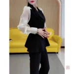 Kimono élégant en noir et blanc pour un look raffiné