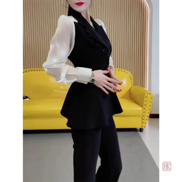 Kimono élégant en noir et blanc pour un look raffiné