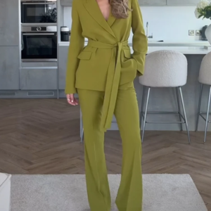 Kimono élégant vert avec pantalon assorti