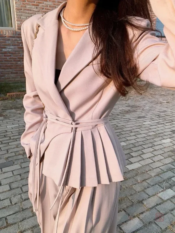 Kimono ample rose avec détails plissés