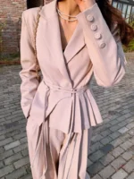 Ensemble de kimono élégant en rose