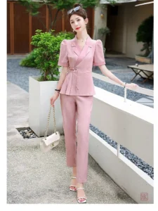 Kimono rose élégant pour des occasions spéciales