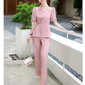 Kimono rose élégant pour des occasions spéciales