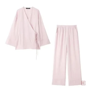 Kimono chic en rose poudré, parfait pour la détente