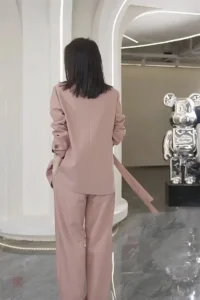 Ensemble kimono tendance avec teinte rose douce