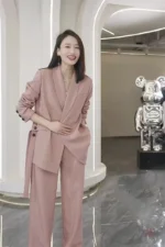 Style sophistiqué avec cet ensemble kimono rose