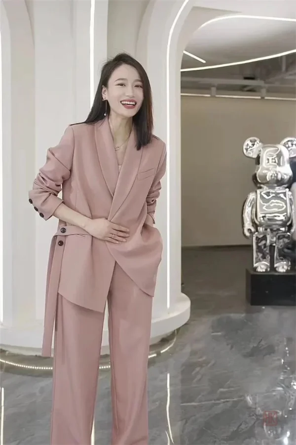 Style sophistiqué avec cet ensemble kimono rose