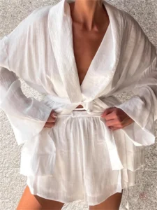 Kimono court blanc élégant pour été