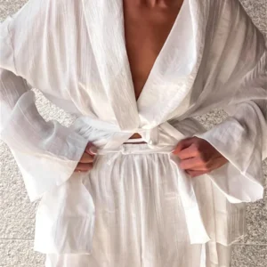 Kimono court blanc élégant pour été
