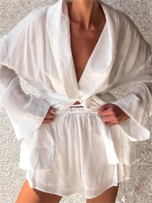 Kimono court blanc élégant pour été