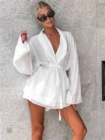 Ensemble kimono blanc pour un look décontracté