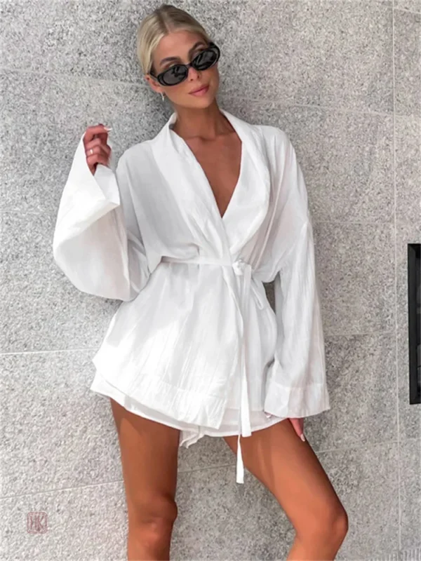 Ensemble kimono blanc pour un look décontracté