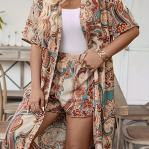 Kimono court avec un design élégant et tendance