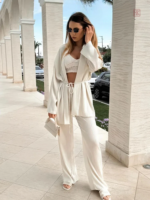 Kimono élégant en blanc pour un look raffiné