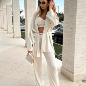 Kimono élégant en blanc pour un look raffiné