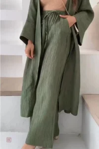 Kimono fluide vert, style décontracté, parfait pour les journées relaxantes