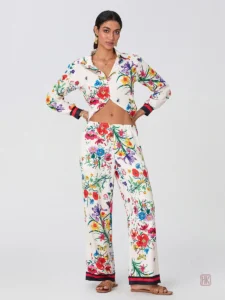 Kimono Vintage avec motifs floraux délicats