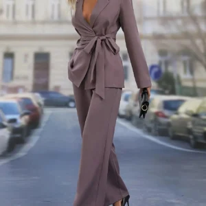 Kimono violet élégant, parfait pour les occasions spéciales