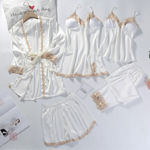 Kimono léger et nuisette stylée pour le soir