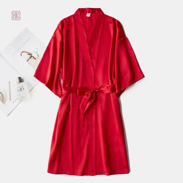 Kimono élégant pour un look de nuit chic