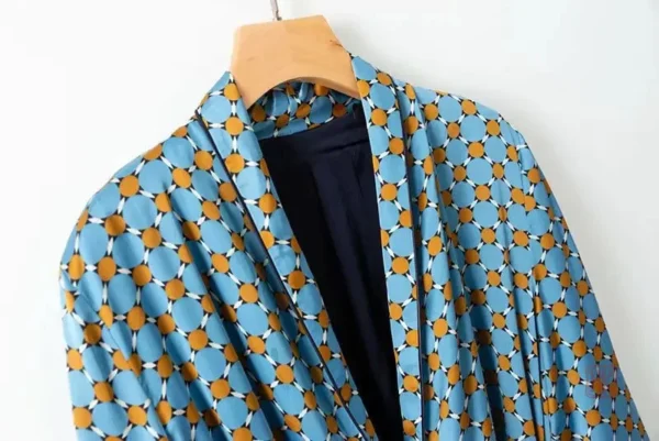 Peignoir léger à motifs modernes