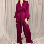 Pyjama kimono ample en bordeaux, confort et élégance