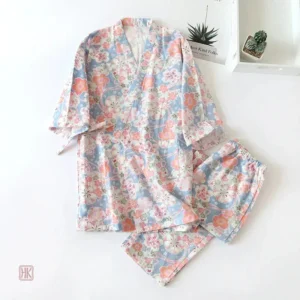 Pyjama femme bleu avec motif floral délicat