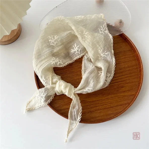 Accessoire de cheveux floral en forme de triangle