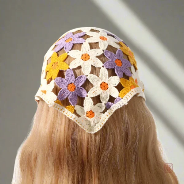 foulard-triangle-tricote-fleurs-1 Foulard triangle tricoté avec motifs floraux