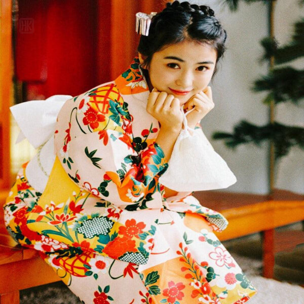 Vêtement japonais féminin inspiré des geishas