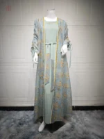 Vêtement traditionnel bleu, style kimono
