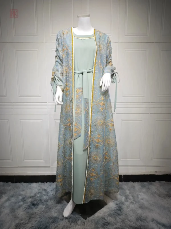 Vêtement traditionnel bleu, style kimono