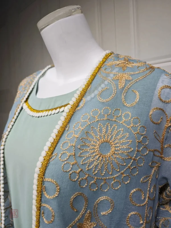 Abaya en bleu, parfait pour occasions spéciales