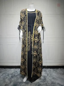 Vêtement féminin chic en tissu noir