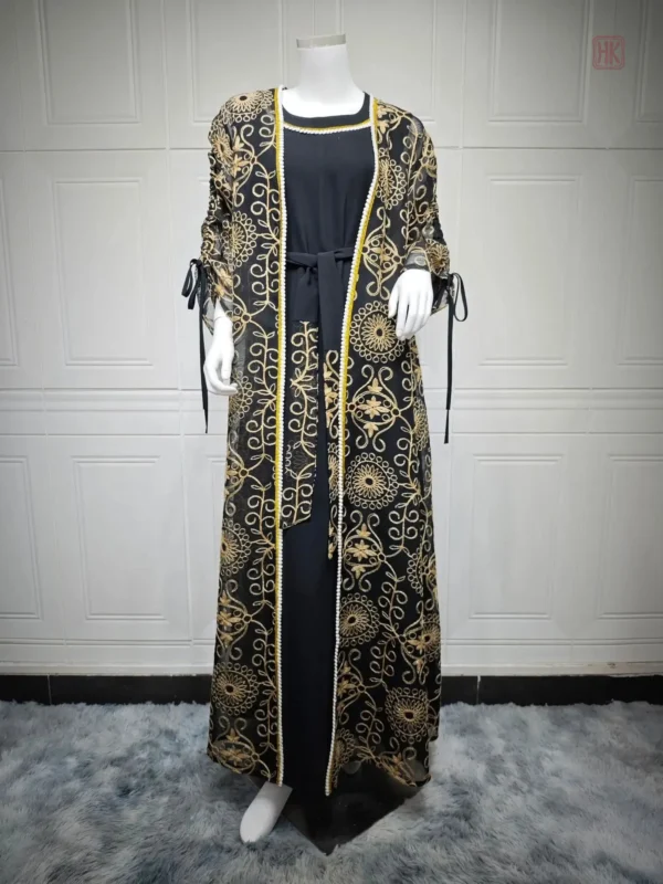 Vêtement féminin chic en tissu noir